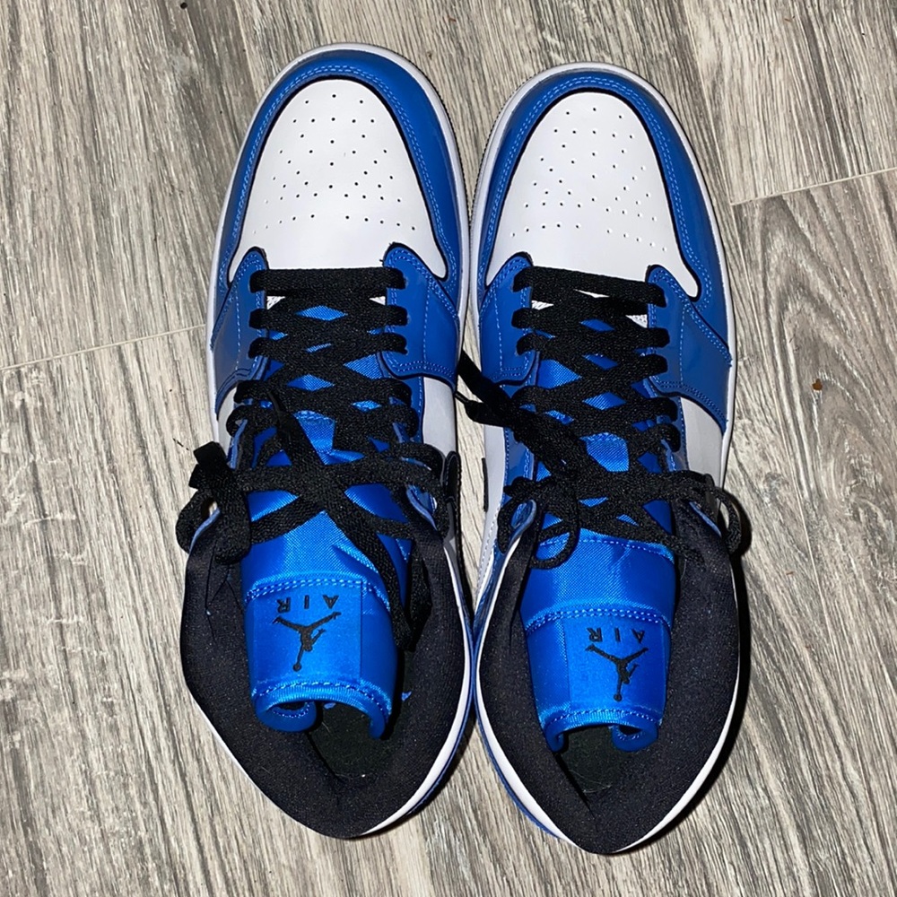 Jordan 1 mids